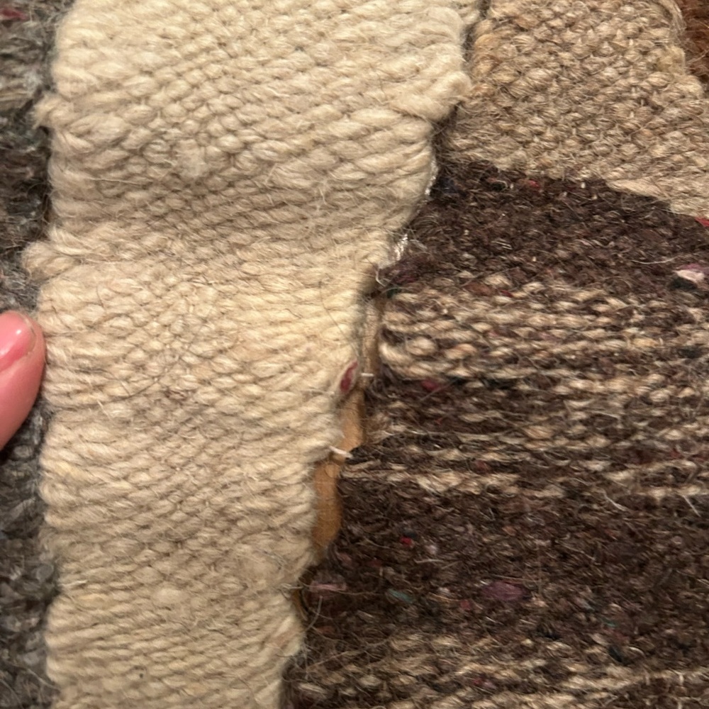 Stunning hand woven area carpet ⭐️ - Picture 5 of 9